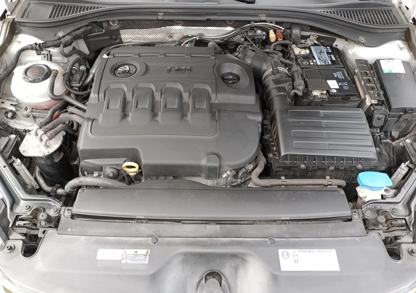 Skoda Superb cena 64900 przebieg: 177500, rok produkcji 2018 z Jedwabne małe 277